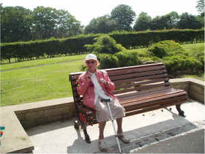 mum in the park3.jpg (587717 bytes)