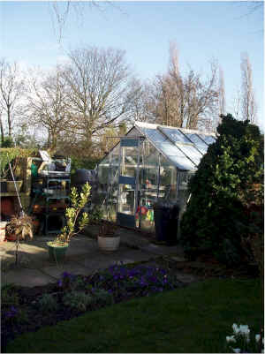 79.Dad would have loved this greenhouse.jpg (240894 bytes)