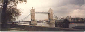 London_Bridge_by_Wolf.jpg (161777 bytes)